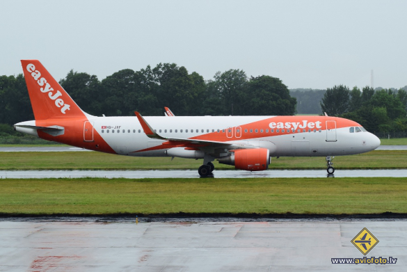 Airbus A320-214